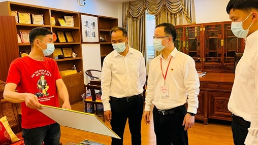 惠安縣委常委、組織部部長洪亞清蒞臨百裕集團(tuán)研發(fā)中心調(diào)研指導(dǎo)工作